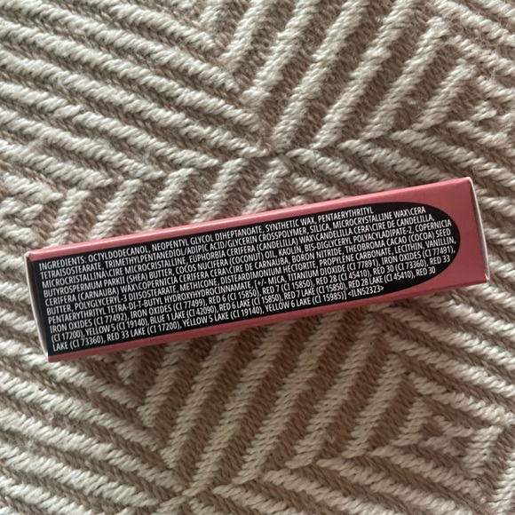 MAC MATTE LIPSTICK 617 VELVET TEDDY - Picture 4 of 7